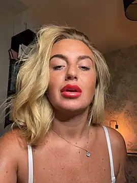 CharlottemilfUKx online show from May 28, 2026, 11:13 pm