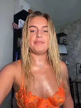 CharlottemilfUKx online show from June 4, 2026, 7:53 pm