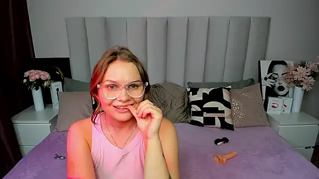 KattyWests online show from June 16, 2026, 1:19 am