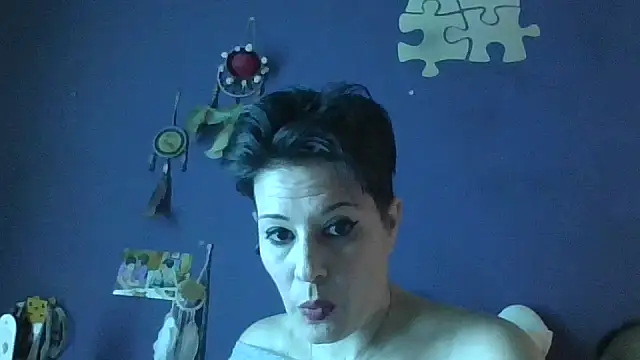 Snapshot of Estrella_40 chatting on May 17, 2026, 5:09 pm Estrella 40 online show from May 17, 2026, 5:09 pm