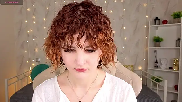 Snapshot of Kira__Fluffy chatting on June 20, 2026, 12:03 am Kira Fluffy online show from June 20, 2026, 12:03 am