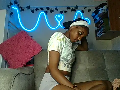 Snapshot of Velvet_peach chatting on July 4, 2026, 6:03 pm Velvet peach online show from July 4, 2026, 6:03 pm