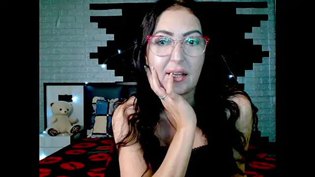 Ada Vera online show from June 26, 2026, 11:03 am