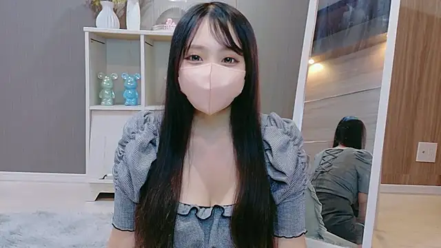 Snapshot of Runa-nn chatting on June 18, 2026, 12:42 pm Runa-nn online show from June 18, 2026, 12:42 pm