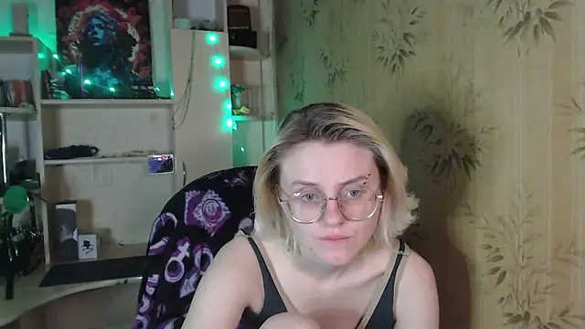   Freya    online show from May 26, 2026, 12:17 am