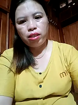 -Yeyi- online show from June 18, 2026, 11:42 pm