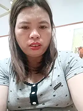 -Yeyi- online show from June 25, 2026, 7:18 pm
