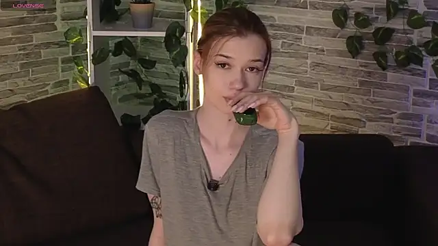 OliviaFoxsis online show from May 16, 2026, 6:54 am