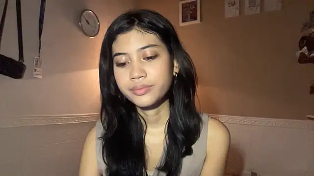 Snapshot of AllisonLundrigan chatting on May 18, 2026, 12:22 pm AllisonLundrigan online show from May 18, 2026, 12:22 pm