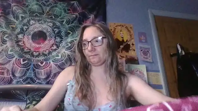 Izzylove47 online show from May 19, 2026, 8:09 am