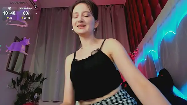 Snapshot of SummerLilaa chatting on June 8, 2026, 1:33 pm SummerLilaa online show from June 8, 2026, 1:33 pm