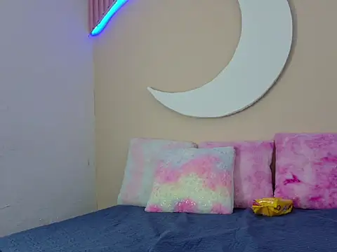 SamanthaLaurent online show from June 14, 2026, 2:24 am