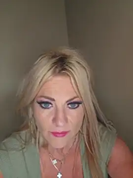 Snapshot of Cherryelectric chatting on August 3, 2026, 4:11 am Cherryelectric online show from August 3, 2026, 4:11 am