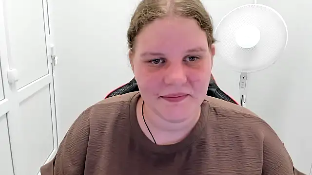 Snapshot of Bella_shyy_ chatting on July 2, 2026, 2:01 pm Bella shyy online show from July 2, 2026, 2:01 pm