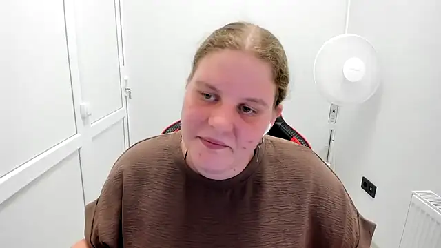 Snapshot of Bella_shyy_ chatting on July 9, 2026, 1:59 pm Bella shyy online show from July 9, 2026, 1:59 pm