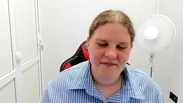 Snapshot of Bella_shyy_ chatting on July 25, 2026, 2:25 pm Bella shyy online show from July 25, 2026, 2:25 pm