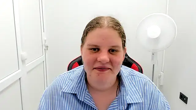 Snapshot of Bella_shyy_ chatting on August 5, 2026, 3:15 pm Bella shyy online show from August 5, 2026, 3:15 pm