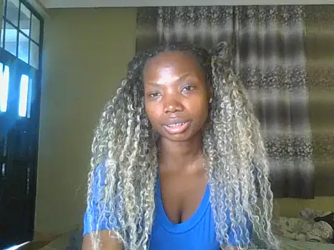 Snapshot of Mariana_150 chatting on July 4, 2026, 7:47 am Mariana 150 online show from July 4, 2026, 7:47 am