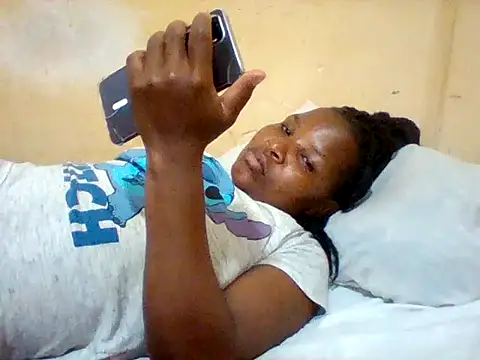 Snapshot of Camilla-Sweets chatting on June 22, 2026, 4:48 pm Camilla-Sweets online show from June 22, 2026, 4:48 pm