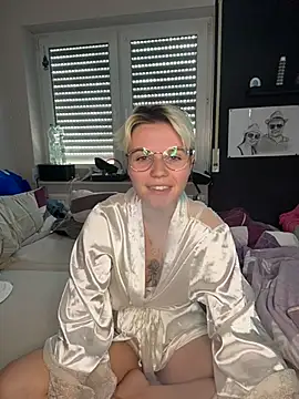 Snapshot of HannahFoxxx chatting on May 18, 2026, 10:32 am HannahFoxxx online show from May 18, 2026, 10:32 am