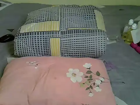 Snapshot of Pearl_petite chatting on June 25, 2026, 8:13 pm Pearl petite online show from June 25, 2026, 8:13 pm