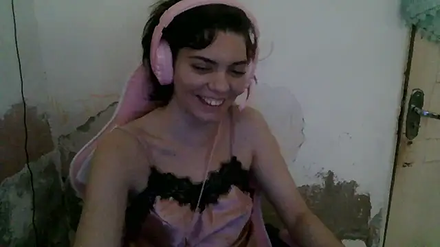 Snapshot of Angel_Ristoww chatting on June 22, 2026, 5:21 pm Angel Ristoww online show from June 22, 2026, 5:21 pm