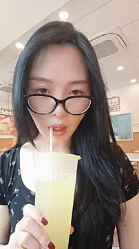 Snapshot of lylxili chatting on June 17, 2026, 6:27 am lylxili online show from June 17, 2026, 6:27 am