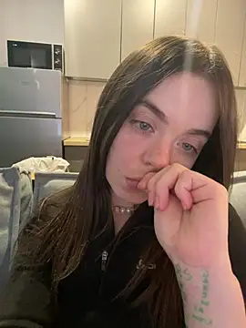 summerDESIRE online show from May 17, 2026, 12:56 pm