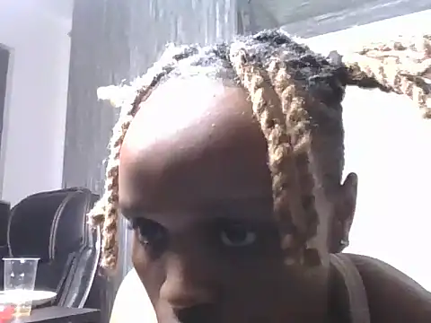 Snapshot of Tempting_Ebony chatting on June 17, 2026, 2:51 pm Tempting Ebony online show from June 17, 2026, 2:51 pm