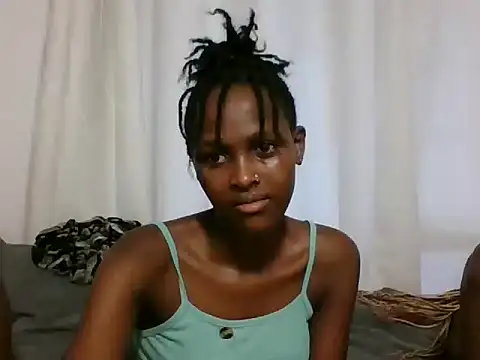 Snapshot of Sleek_petite chatting on June 17, 2026, 2:07 pm Sleek petite online show from June 17, 2026, 2:07 pm