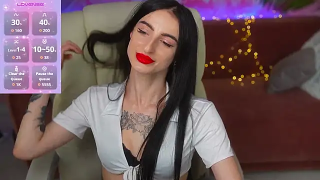 EmilyyMoon online show from June 19, 2026, 1:15 pm