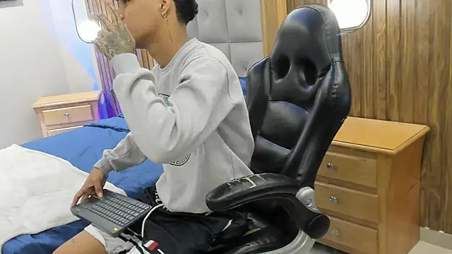 Snapshot of Mael_Jason chatting on June 19, 2026, 11:03 am Mael Jason online show from June 19, 2026, 11:03 am