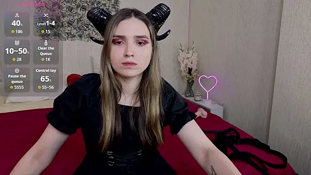 Snapshot of NocturneHuntress chatting on June 24, 2026, 8:46 am NocturneHuntress online show from June 24, 2026, 8:46 am