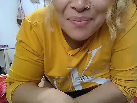 Snapshot of Layla-Astrum chatting on June 9, 2026, 2:39 pm Layla-Astrum online show from June 9, 2026, 2:39 pm