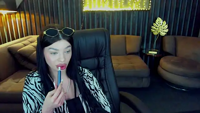 Mia  Mia  online show from May 19, 2026, 12:11 pm