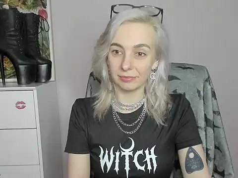 Snapshot of velvetanne chatting on June 17, 2026, 6:38 am velvetanne online show from June 17, 2026, 6:38 am