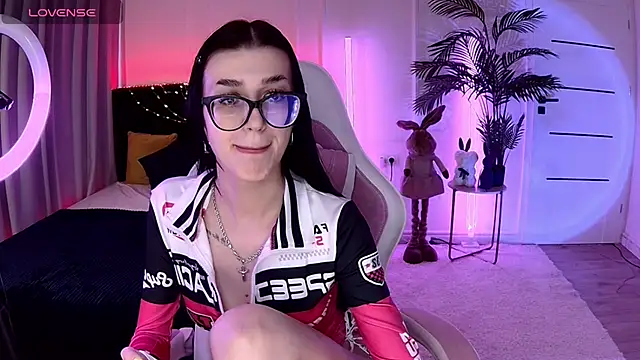 Snapshot of Ariella_Me chatting on June 25, 2026, 7:02 am Ariella Me online show from June 25, 2026, 7:02 am