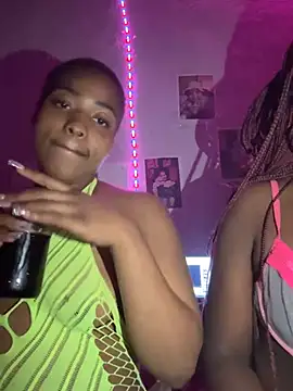 pinkybabrie200 online show from May 22, 2026, 6:02 pm