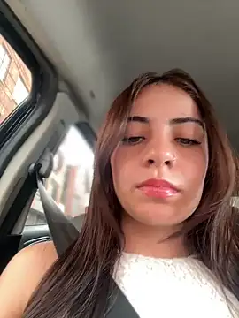 Hanna Cruz  online show from June 6, 2026, 5:17 pm