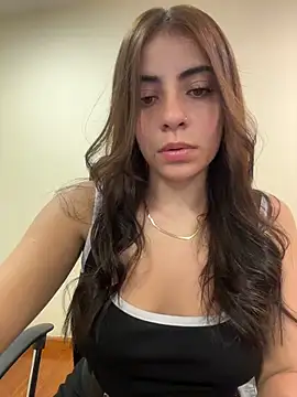Hanna Cruz  online show from June 12, 2026, 6:29 pm