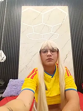 AuraRios online show from May 22, 2026, 10:26 pm