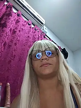 AuraRios online show from May 26, 2026, 4:19 am