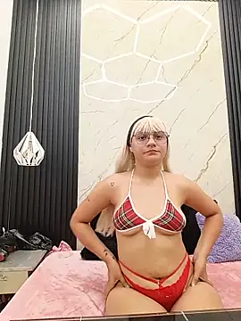 AuraRios online show from June 16, 2026, 7:38 pm