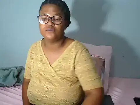 Snapshot of CandyYumsAerolaXX chatting on May 21, 2026, 9:55 pm CandyYumsAerolaXX online show from May 21, 2026, 9:55 pm