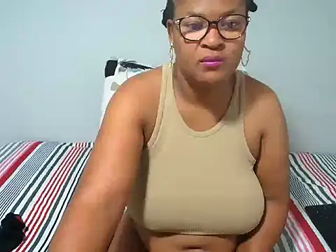 Snapshot of CandyYumsAerolaXX chatting on June 4, 2026, 7:25 am CandyYumsAerolaXX online show from June 4, 2026, 7:25 am