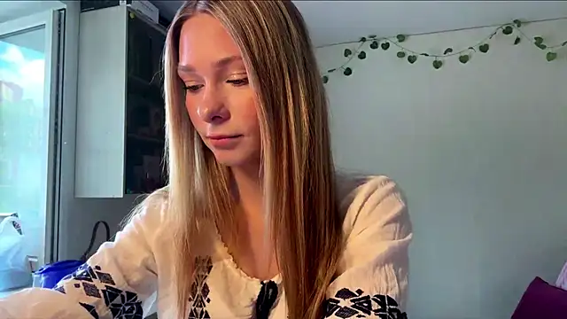 Snapshot of JulietFekete chatting on May 24, 2026, 10:09 am JulietFekete online show from May 24, 2026, 10:09 am