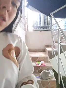 HOTANDSKINNY online show from June 25, 2026, 11:04 am