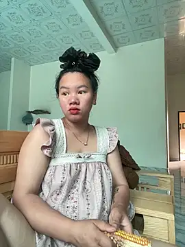 Suki-love online show from May 22, 2026, 3:57 am