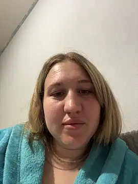 Snapshot of MarieHeartt chatting on May 27, 2026, 5:32 pm MarieHeartt online show from May 27, 2026, 5:32 pm