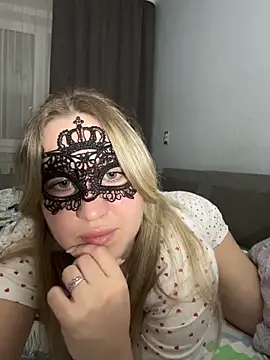 Snapshot of MarieHeartt chatting on June 11, 2026, 6:39 pm MarieHeartt online show from June 11, 2026, 6:39 pm